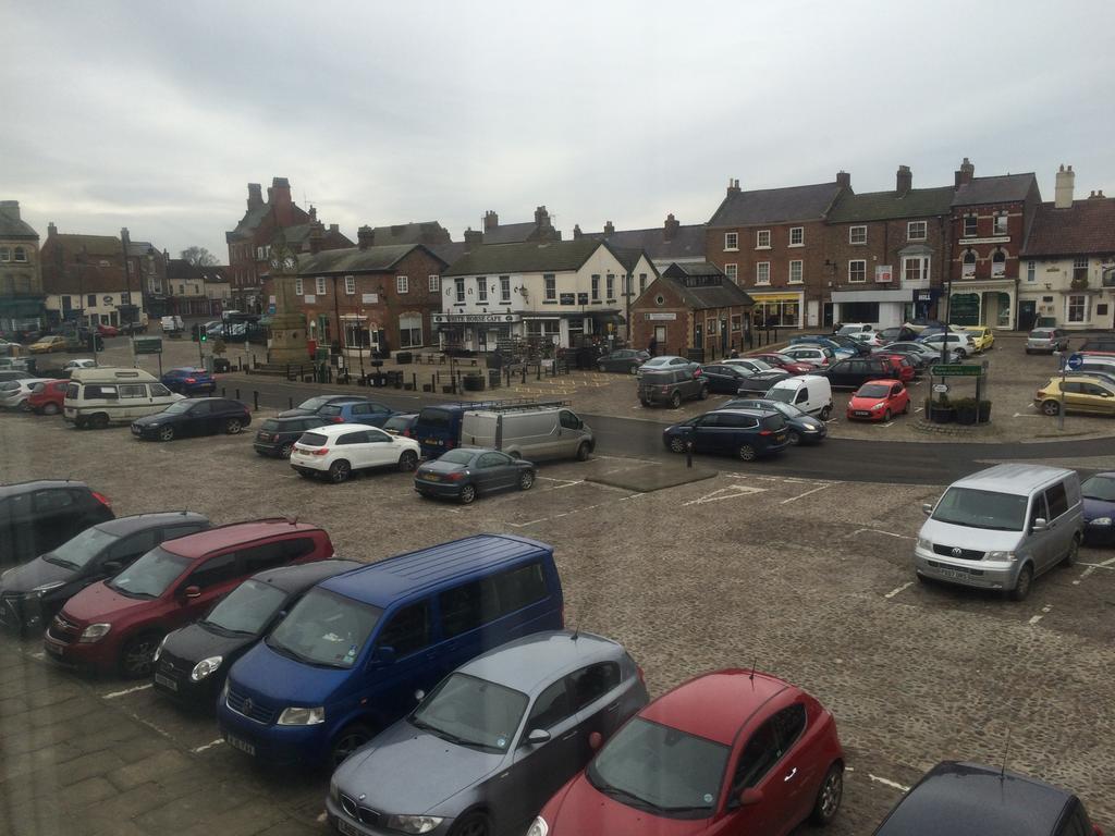 The Three Tuns Hotel Wetherspoon Thirsk Kültér fotó
