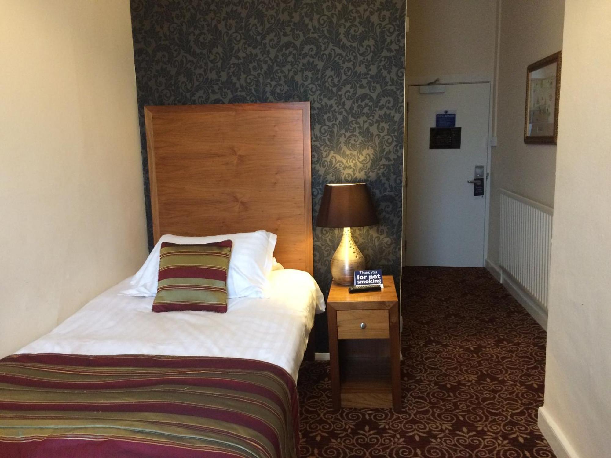 The Three Tuns Hotel Wetherspoon Thirsk Szoba fotó