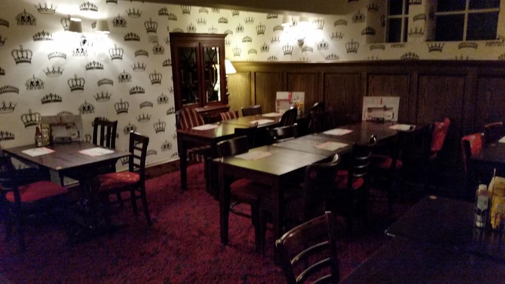 The Three Tuns Hotel Wetherspoon Thirsk Kültér fotó