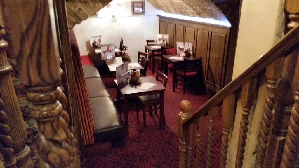 The Three Tuns Hotel Wetherspoon Thirsk Kültér fotó