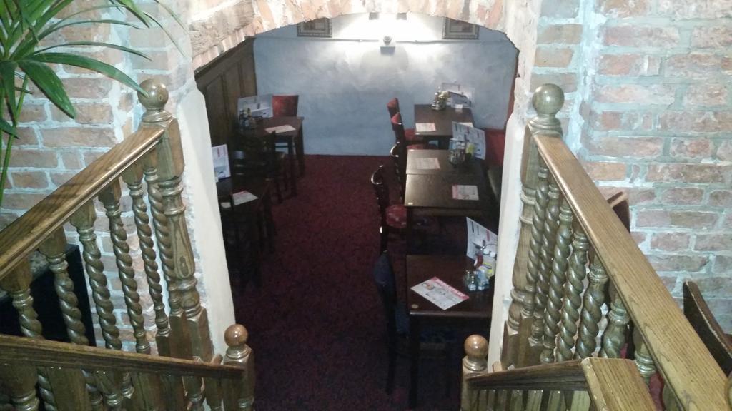 The Three Tuns Hotel Wetherspoon Thirsk Kültér fotó