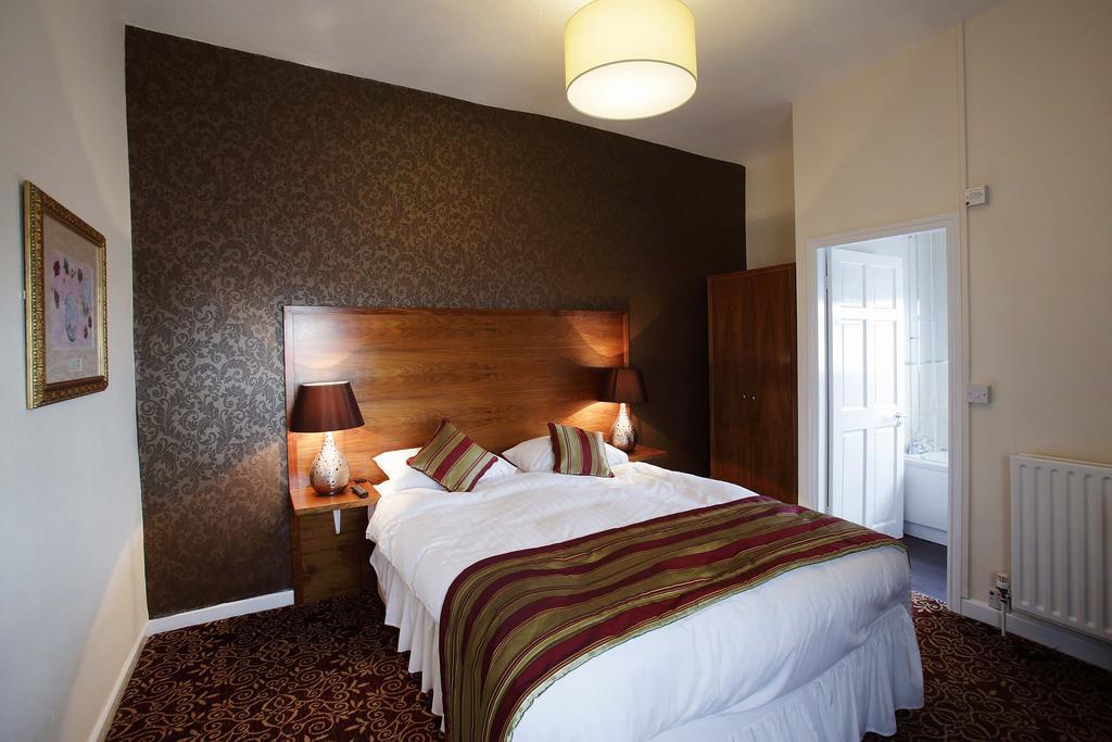 The Three Tuns Hotel Wetherspoon Thirsk Szoba fotó