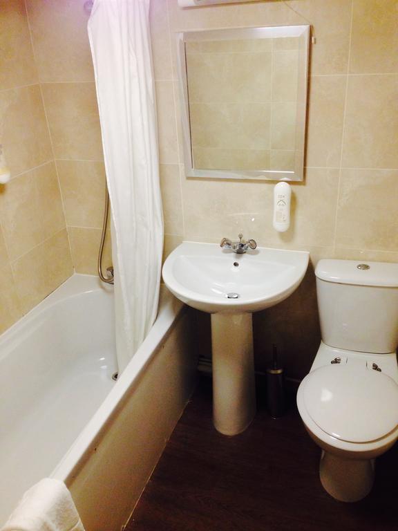 The Three Tuns Hotel Wetherspoon Thirsk Szoba fotó
